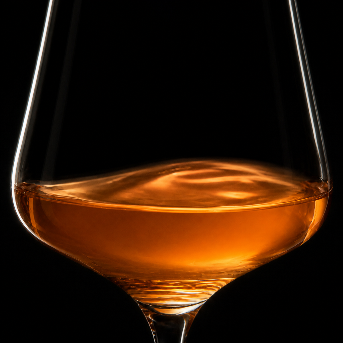 NON8 Torched Apple & Oolong macro detail in wine glass